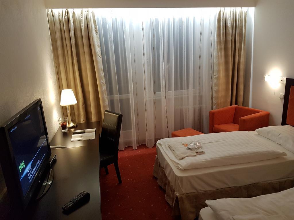 Hotel Nivy Bratislava Exterior photo